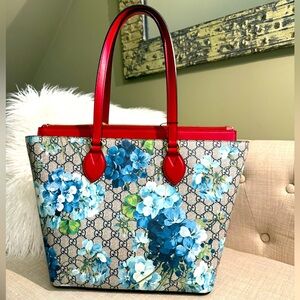 Authentic Gucci GG Supreme Monogram Blooms Medium Zippered Bucket Tote PRISTINE!